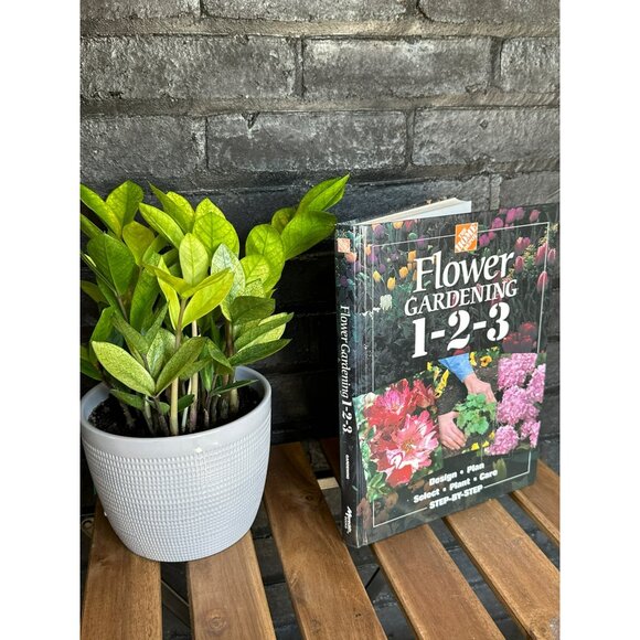 VTG The Home Depot Flower Gardening 1-2-3 Book by The Home Depot Decor Landscape - Picture 2 of 5